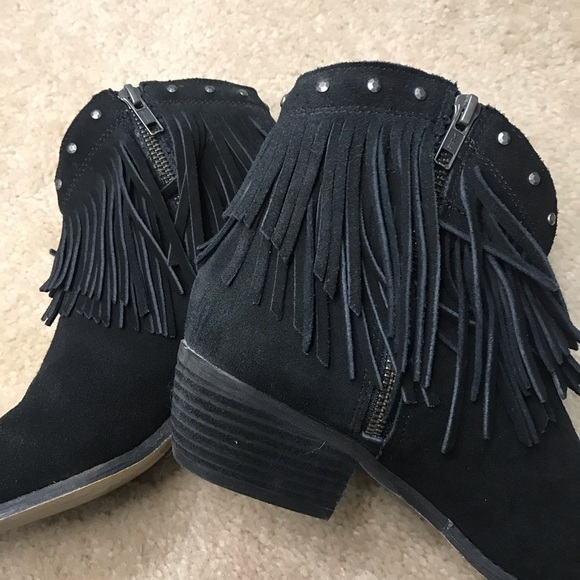 Minnetonka Bandera Studded Booties with Fringe - Picture 9 of 9